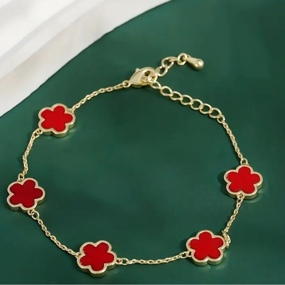 Elegant Red and Gold Clover Bracelet